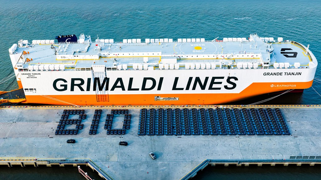 Stellantis espera un barco con los brazos abiertos. Uno cargado de coches chinos para asaltar los SUV de 30.000 euros