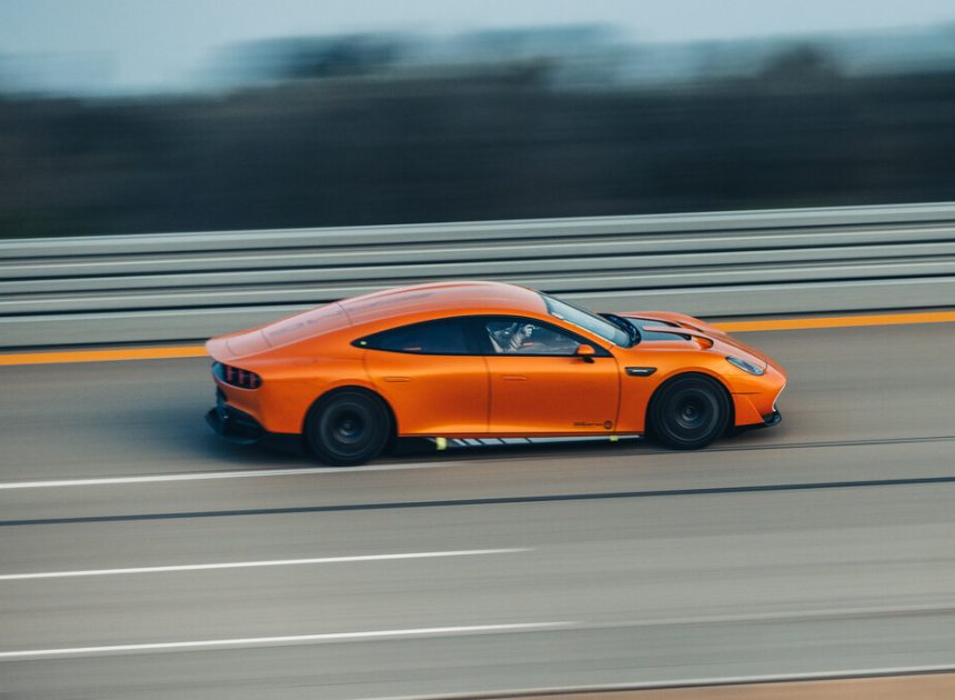 El Mercedes Concept AMG GT XX es el Mercedes C111 del futuro. Y para demostrarlo ha dado la vuelta al mundo a 300 km/h