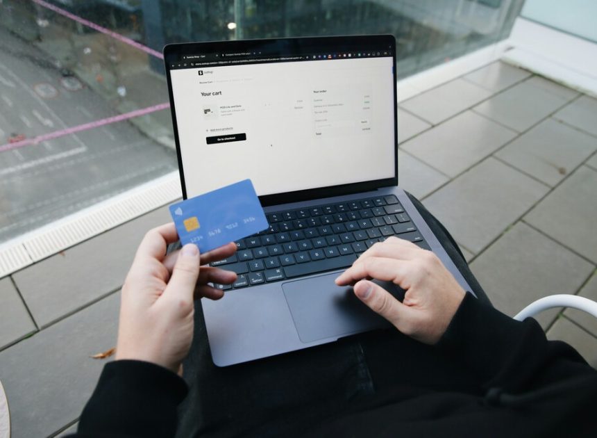 Compra por Internet y mantén tus datos seguros con esta herramienta: apenas cuesta 2 euros al mes